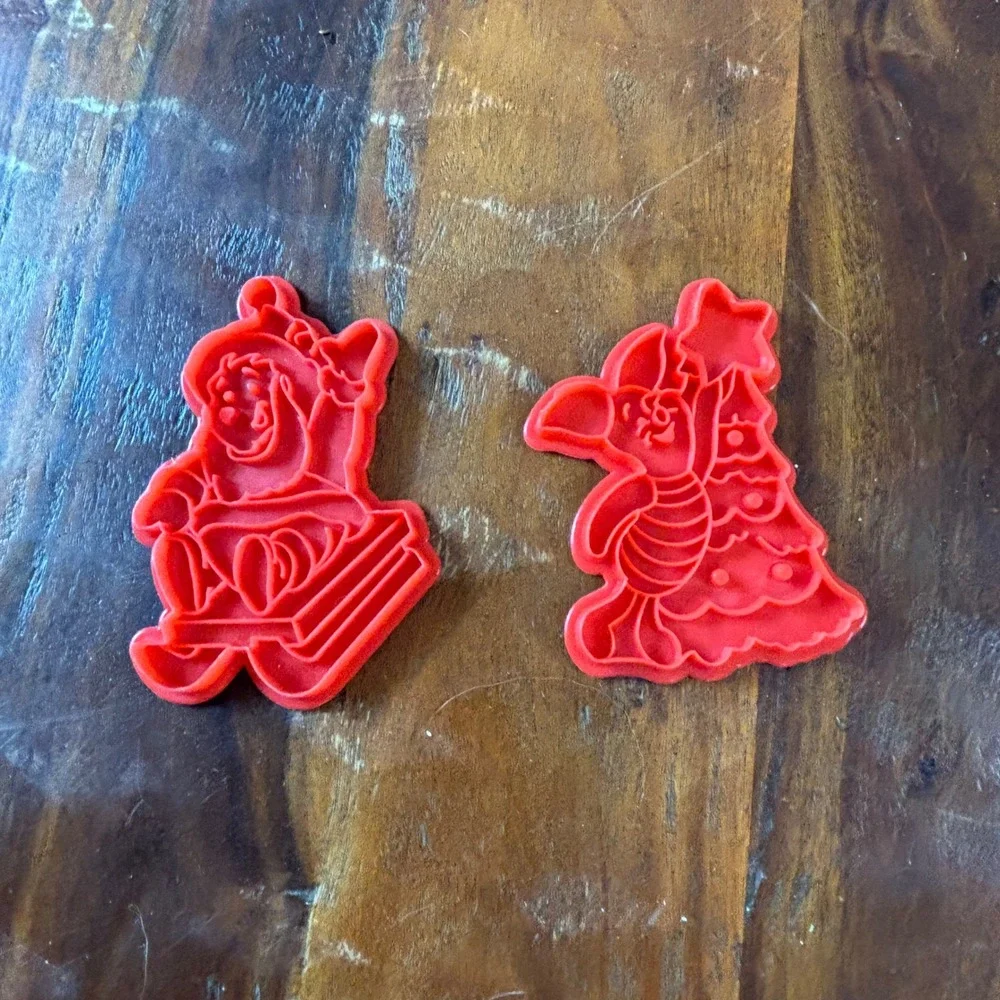 Vintage Disney Winnie the Pooh Christmas Cookie Cutters Tigger Piglet Red 2pc